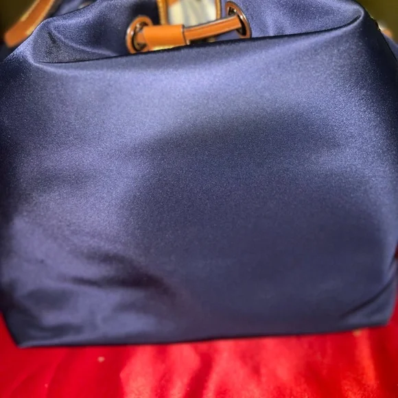 Dooney & Bourke bucket bag - Picture 2 of 8